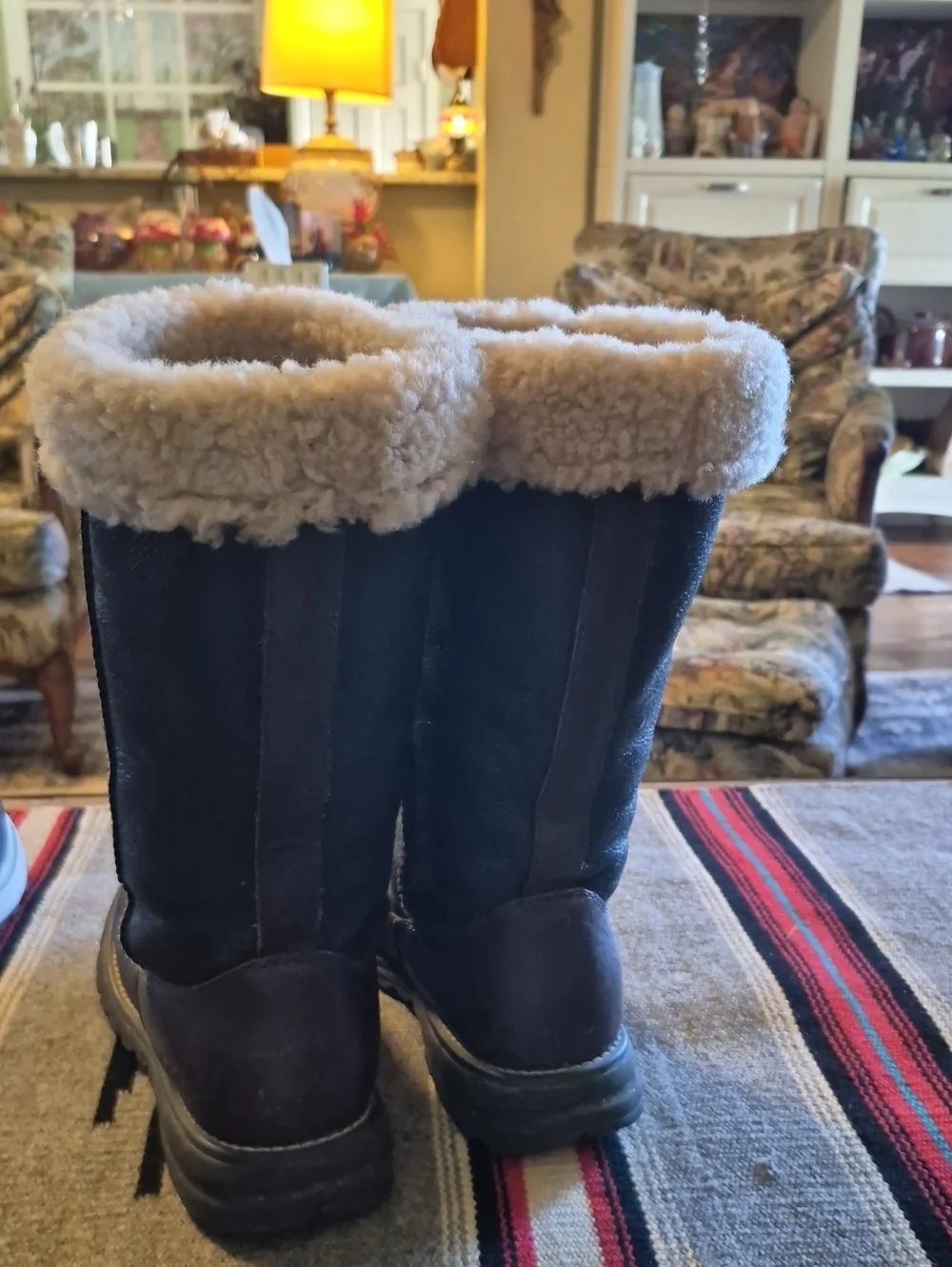 .UGG Brooks Tall model number 5490).VGC. Dark Brown Leather/sherling Insole
